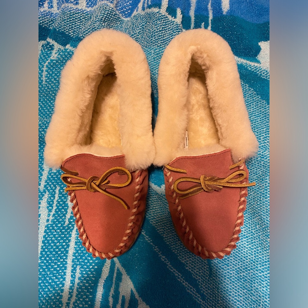 L. L. Bean Women’s Moccasins, red size 6